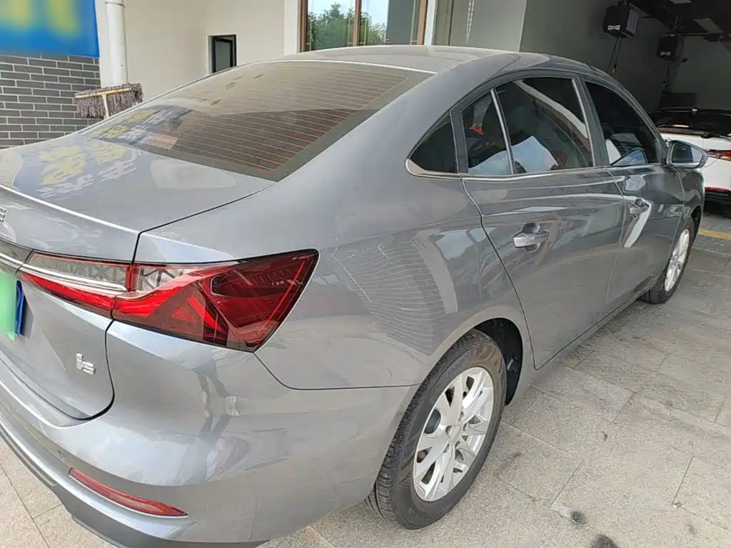 Фото 7 - Roewe i5
