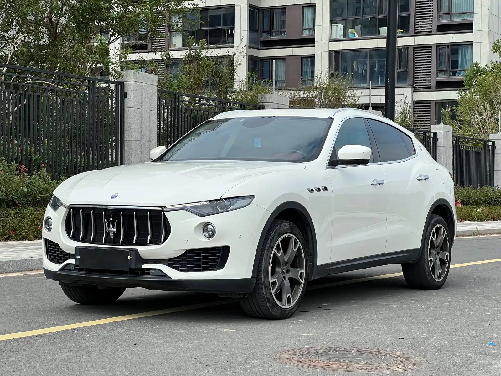 Фото 1 - Maserati Levante
