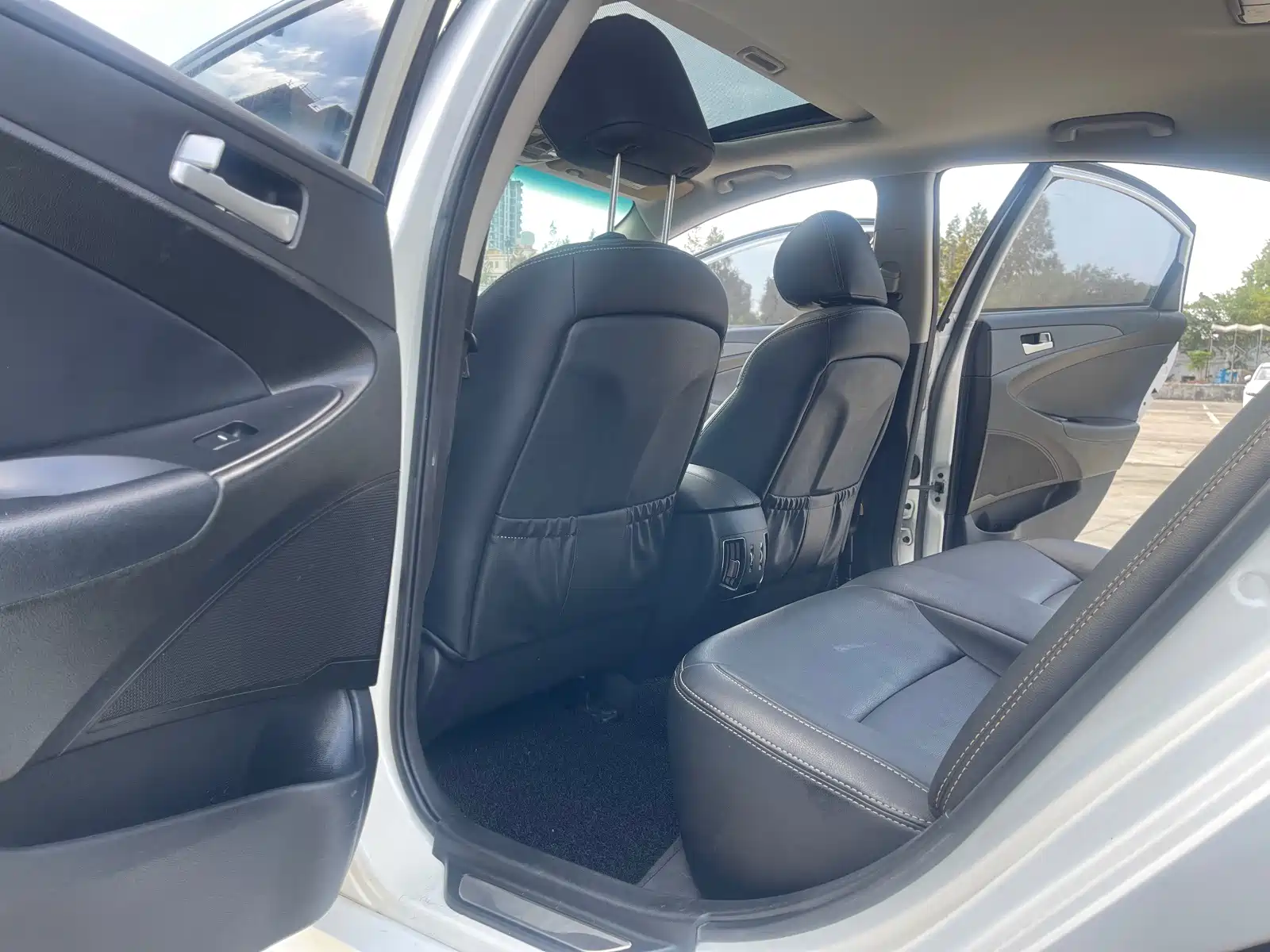 Photo 6 - Hyundai Sonata