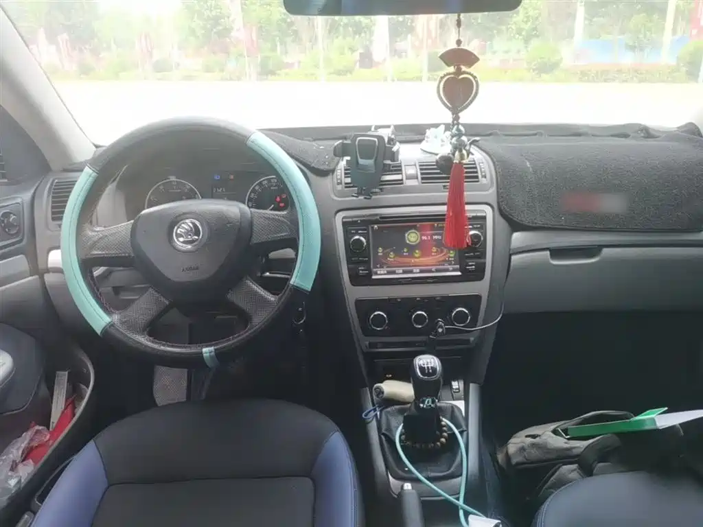 Škoda Octavia 2014 1.6L Manual Excellence Edition фото 10