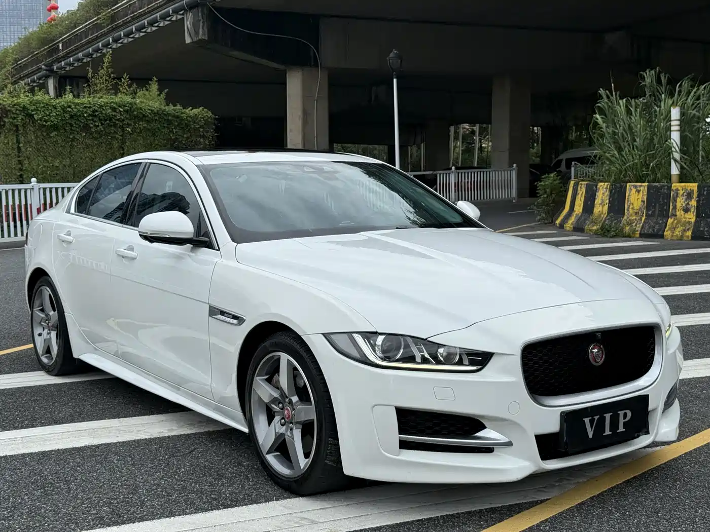 Jaguar XE 2016 2015 2.0T 200PS R-Sport