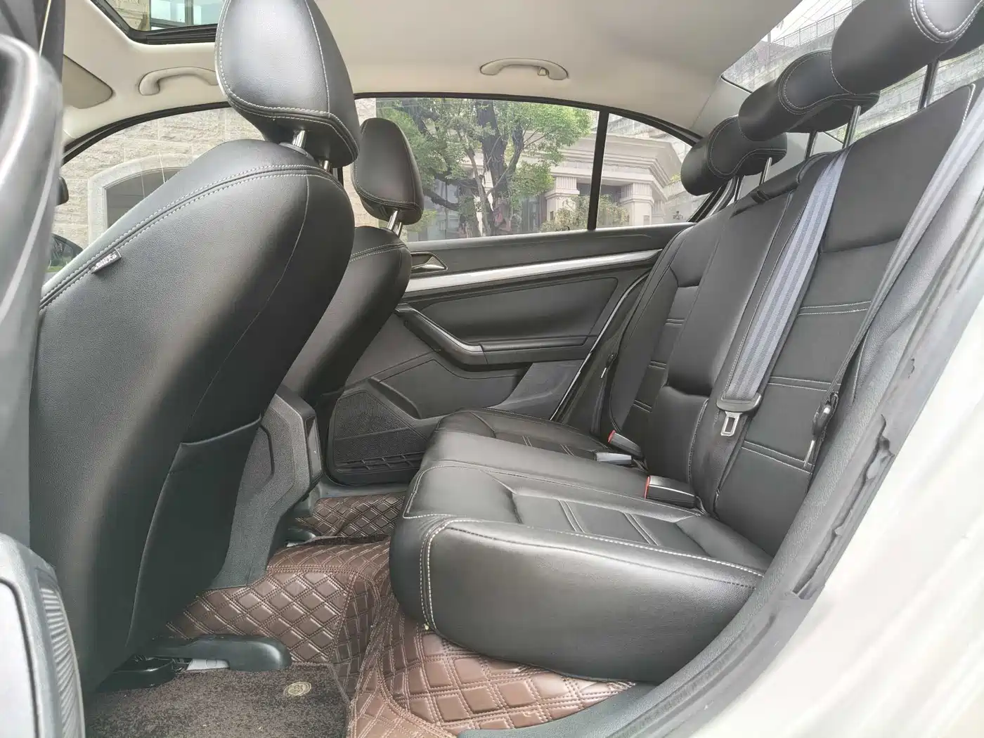 Volkswagen Lavida 2017 1.6L Automatic Comfort Edition фото 6