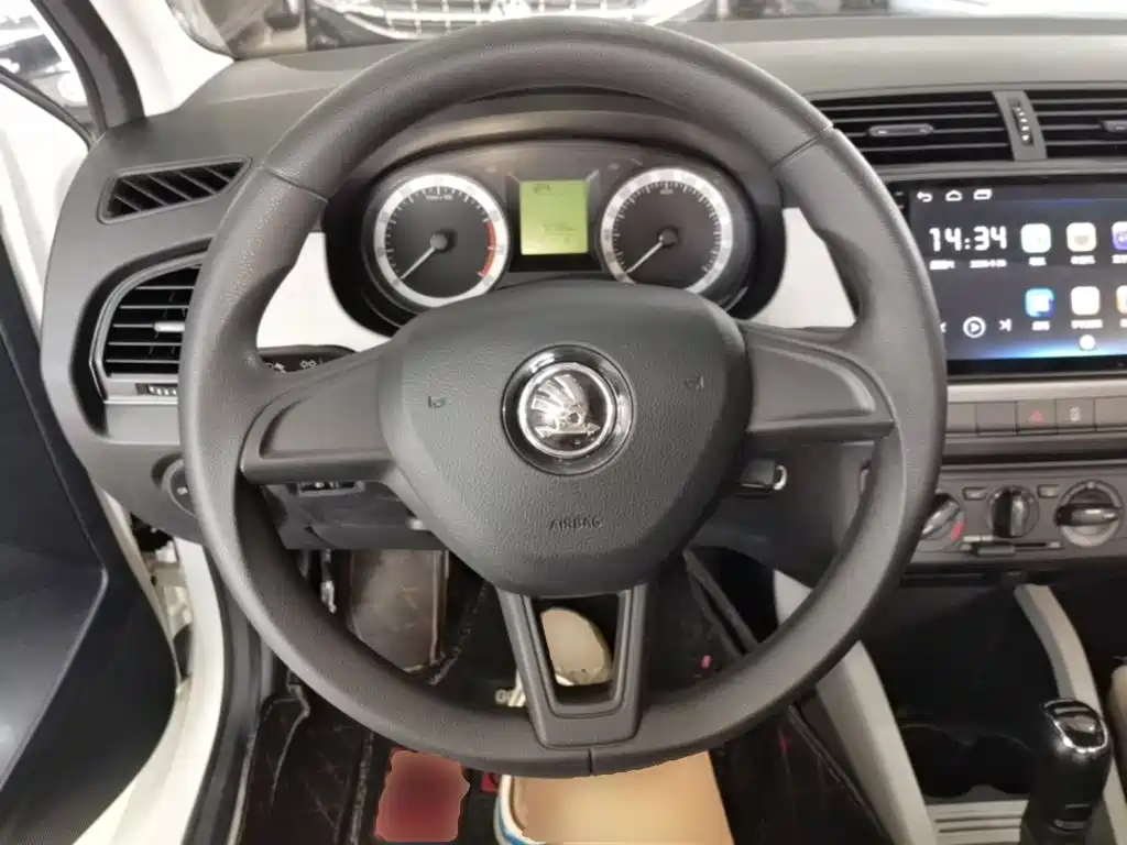 Škoda Fabia 2018 2017 1.4L Auto Car Enjoy Edition