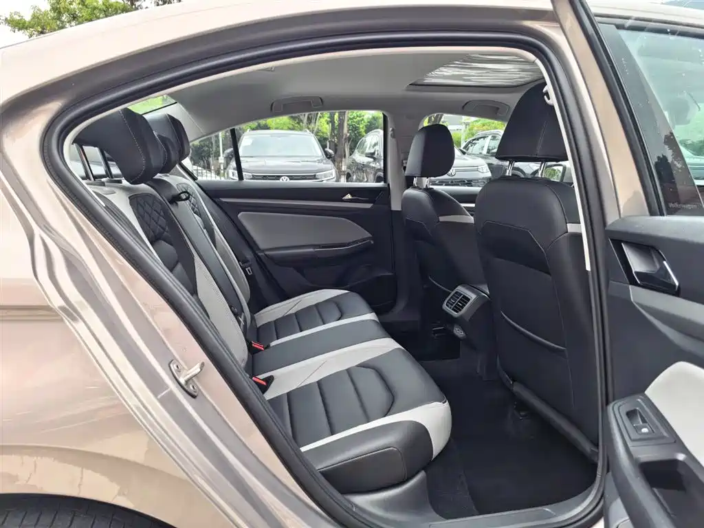 Volkswagen Bora 2024 300TSI DSG Premium Ride Edition фото 11