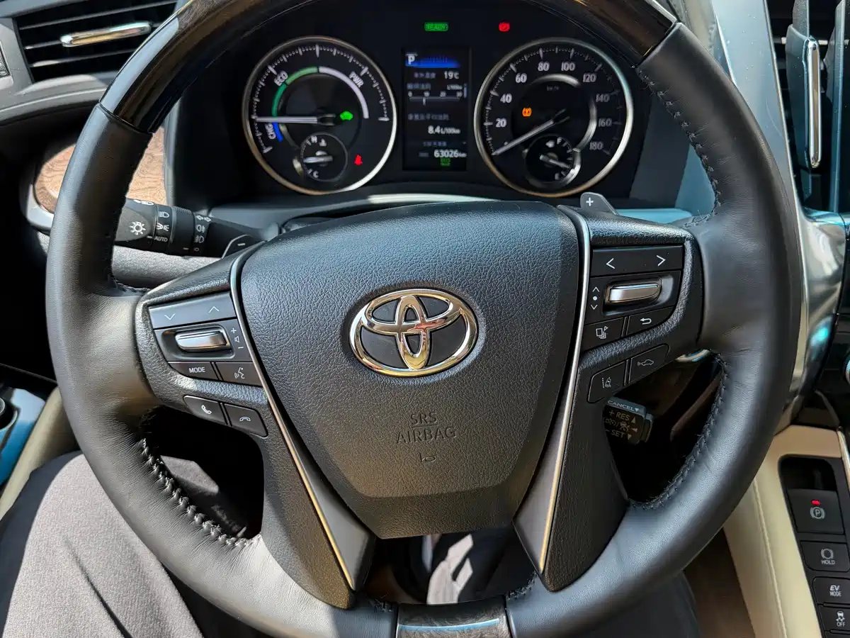 Toyota Alphard 2023 Dual Hybrid 2.5L Ultimate Gold Edition фото 15