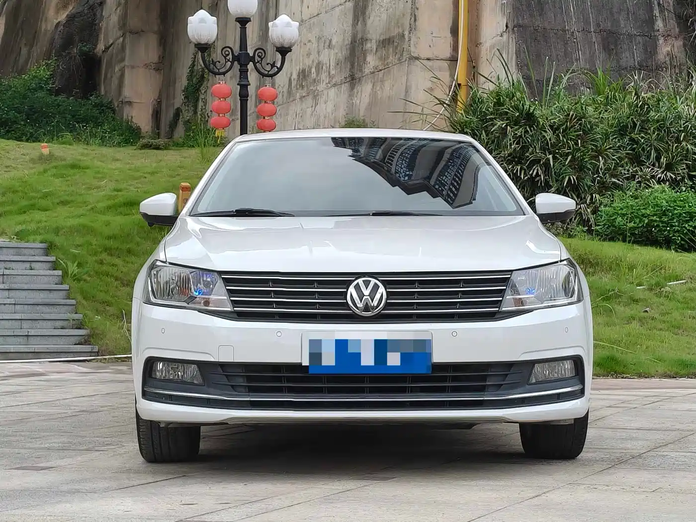 Volkswagen Lavida 2017 1.6L Automatic Comfort Edition фото 2