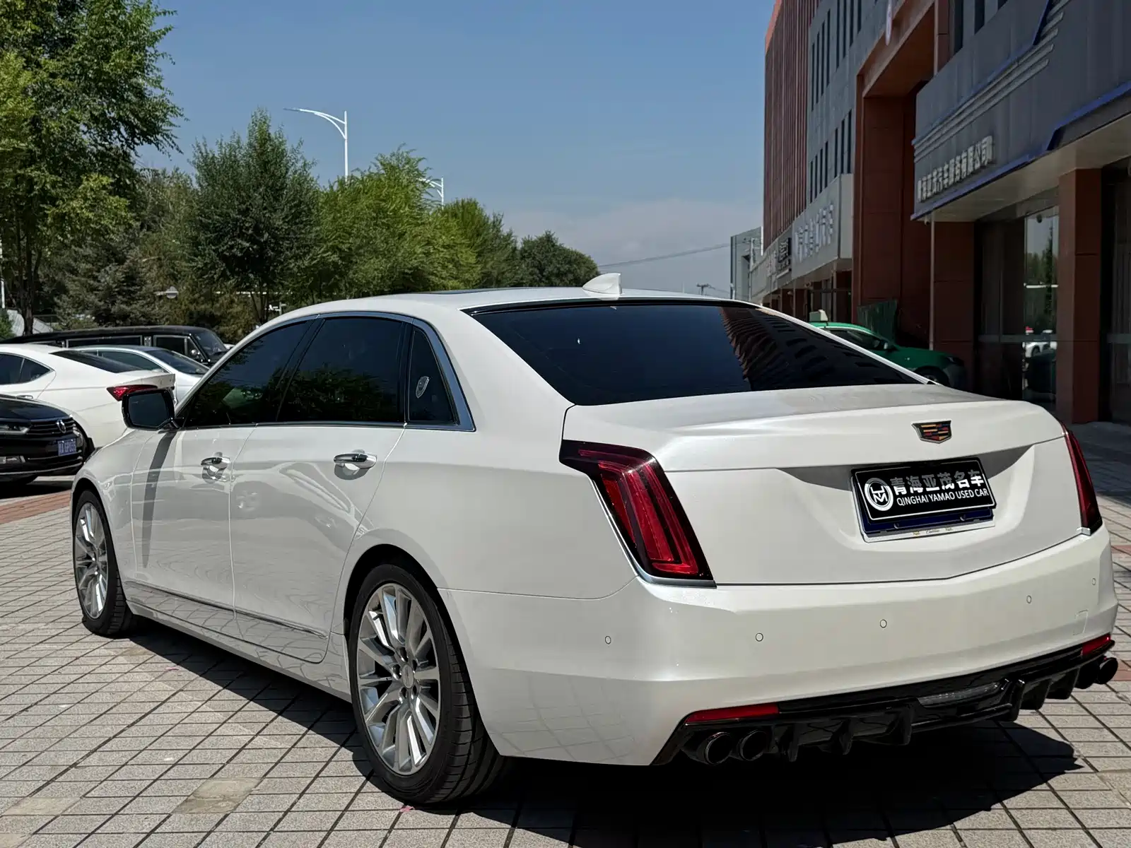 Фото 17 - Cadillac CT6