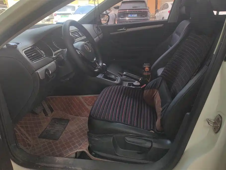 Volkswagen Sagitar 2018 1.6L Automatic Comfort фото 9