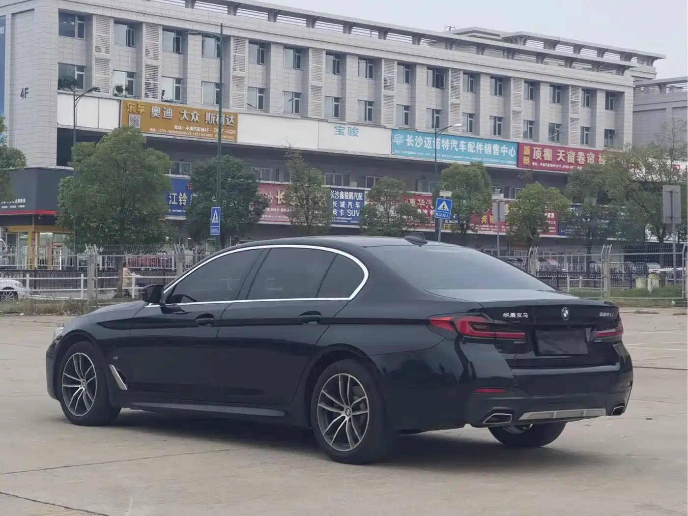 BMW 5 Series 2021 525Li M Sport Package фото 9