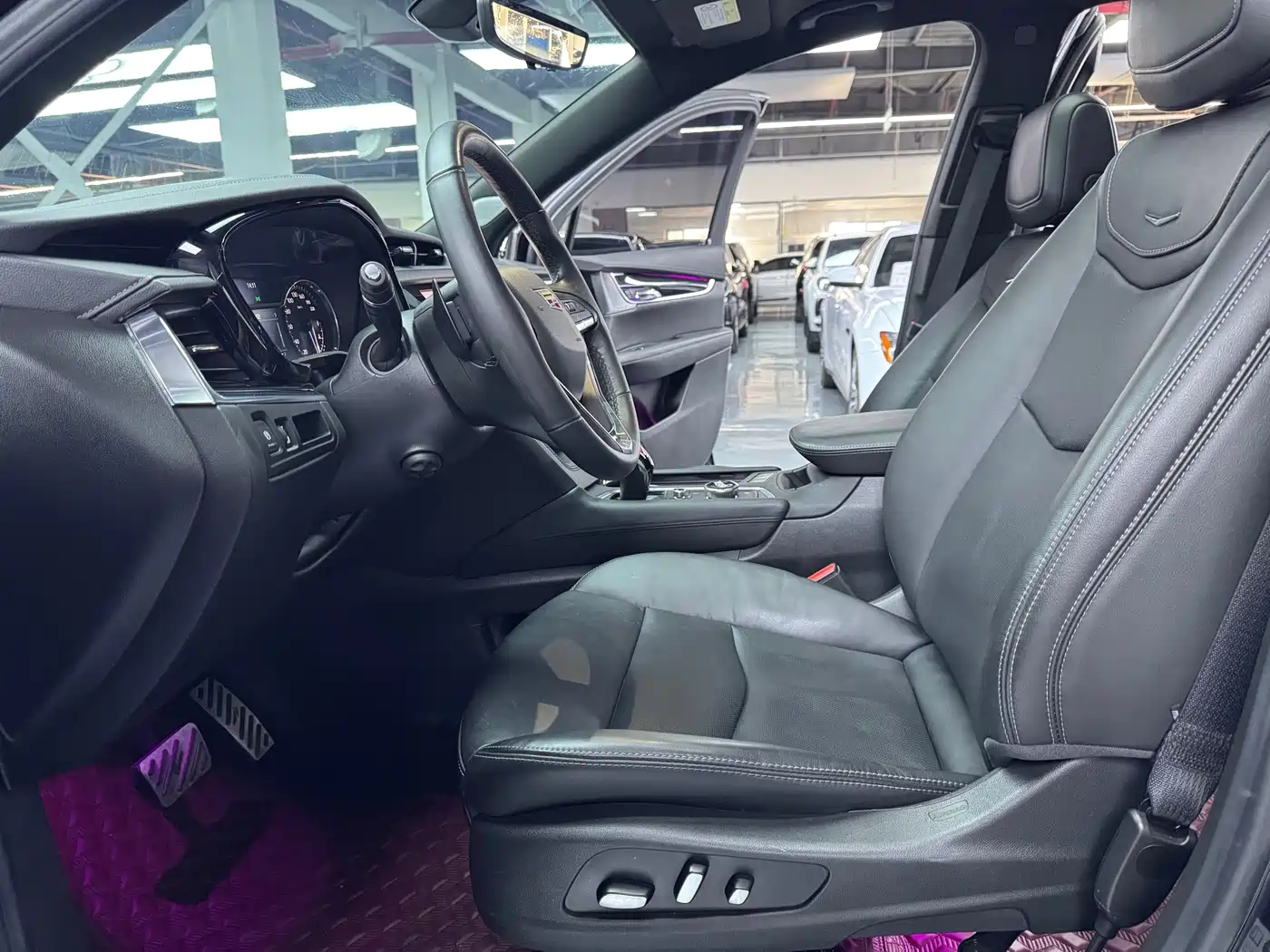 Cadillac XT6 2022 2.0T 6-Seater 4WD Luxury Edition фото 4