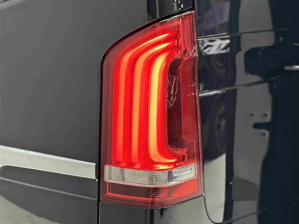 Mercedes-Benz V-Class 2018 V 260 Premium Edition China V фото 8