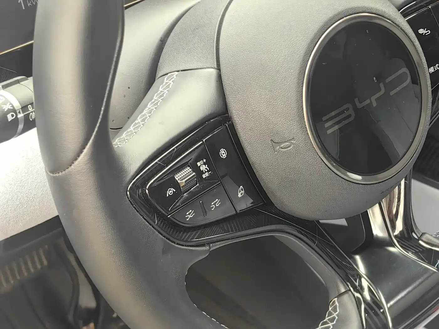 BYD Seal 2022 550km Standard Range RWD Premium 14