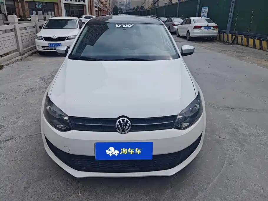 Volkswagen Polo 2013 1.4L Manual Trend Edition фото 2