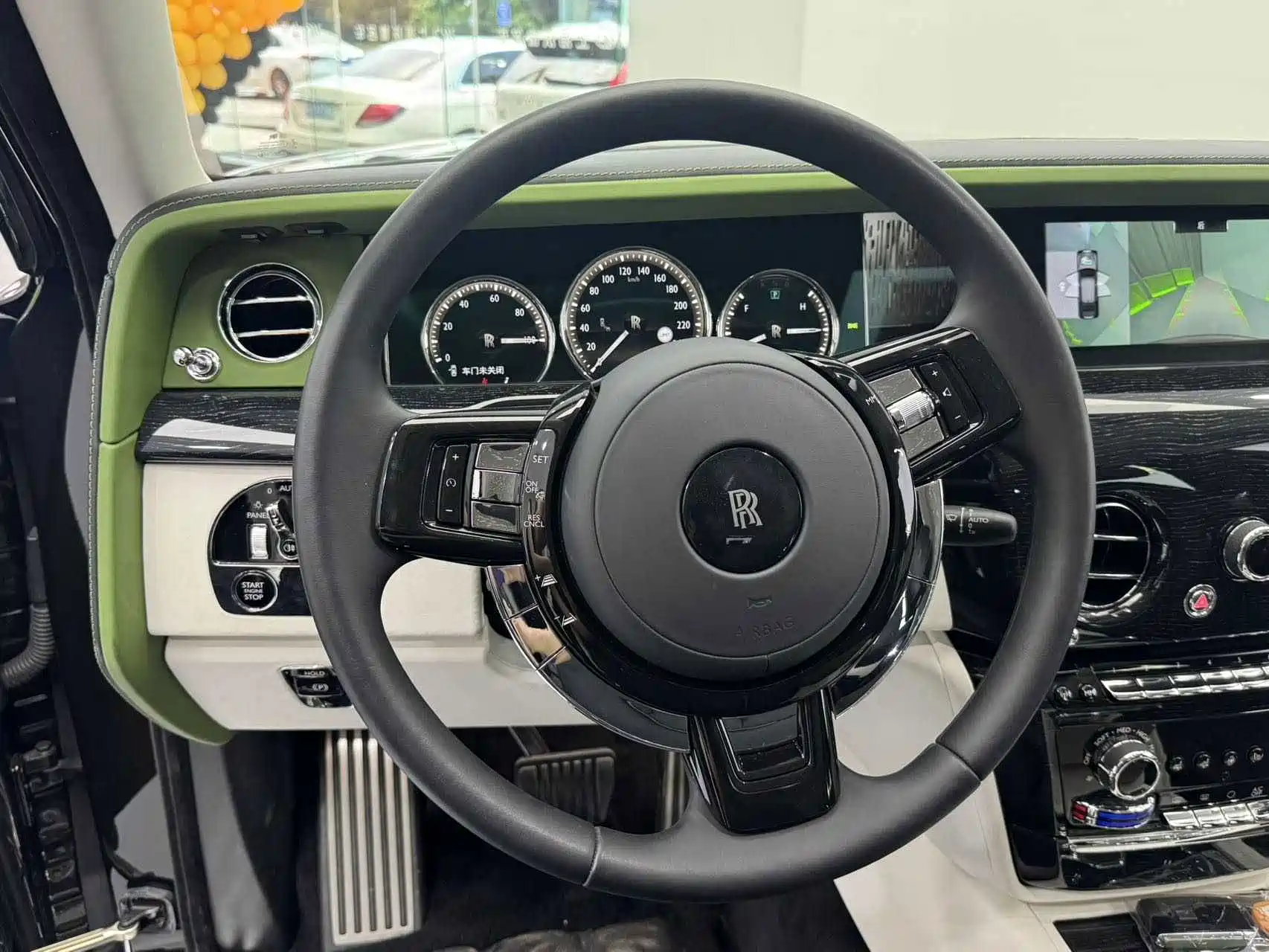 Фото 17 - Rolls-Royce Phantom