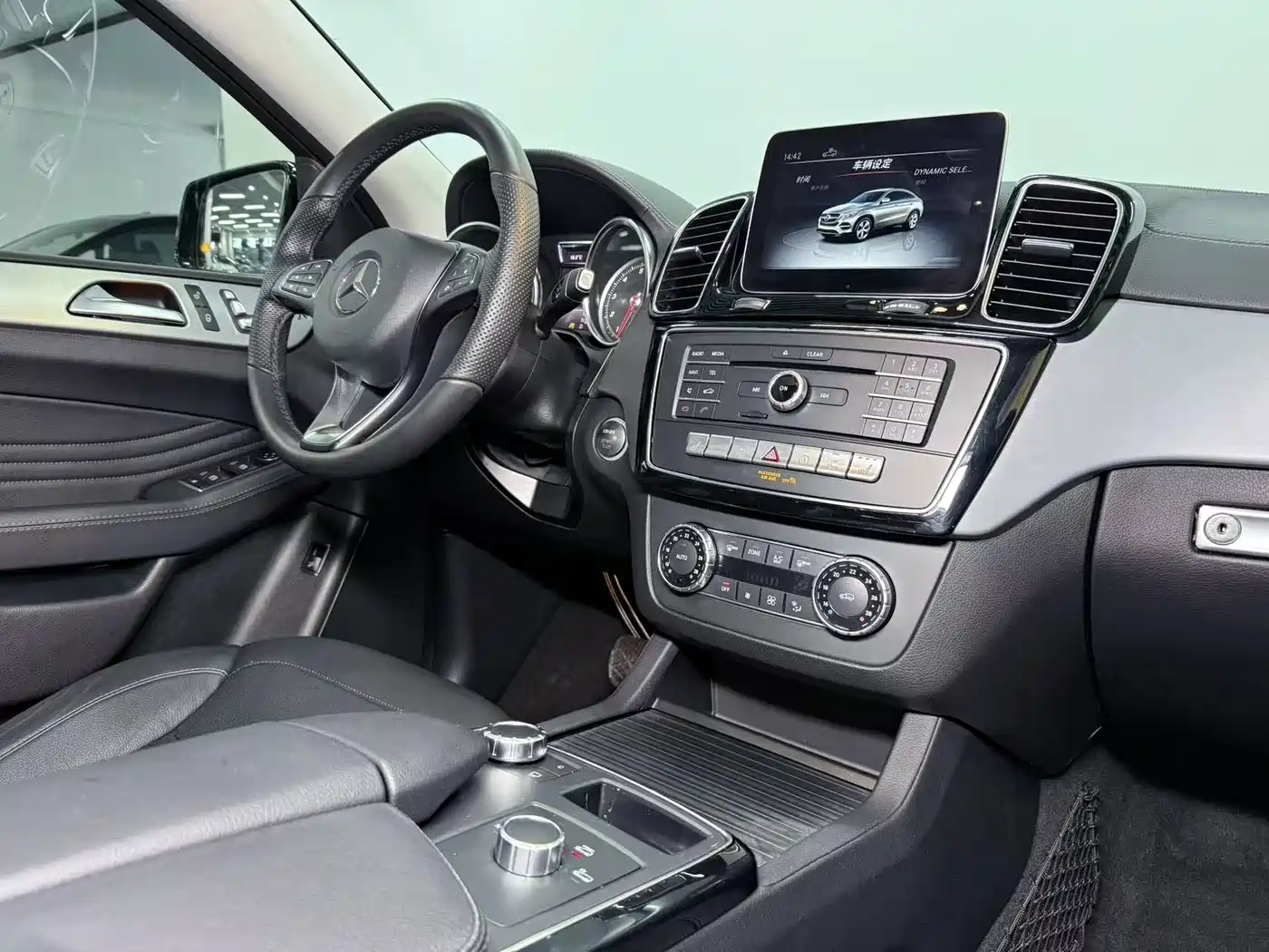 Mercedes-Benz GLE Coupe 2018 GLE 320 4MATIC Coupe SUV фото 12
