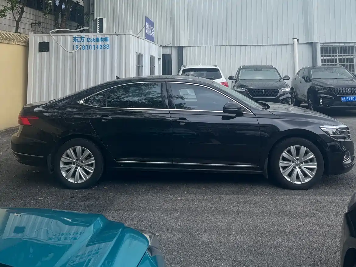 Фото 16 - Volkswagen Passat