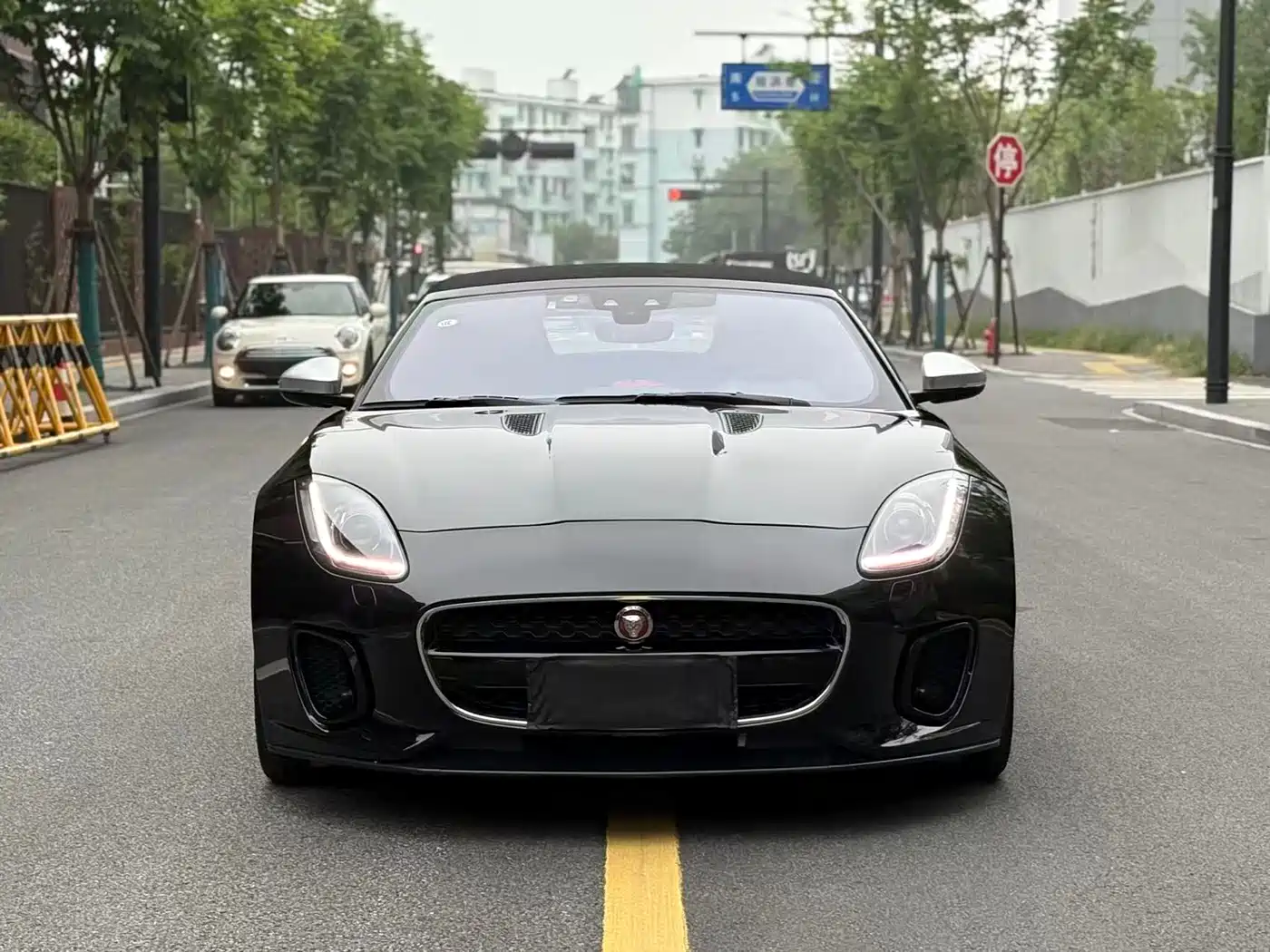 Jaguar F-TYPE 2019 3.0 SC Convertible фото 2
