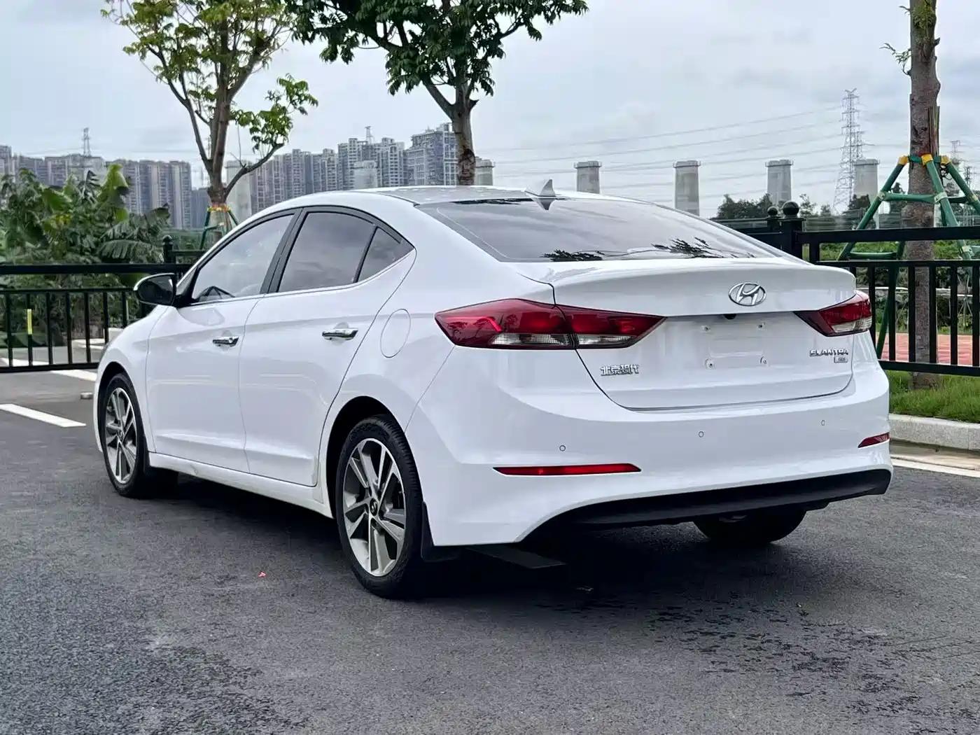 Hyundai Elantra 2016 Model 1.6L Automatic Smart Elite фото 4