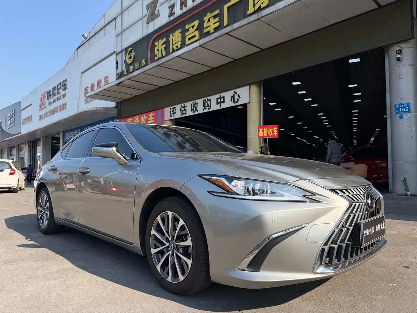 Lexus ES 2023 200 Excellence Edition фото 2