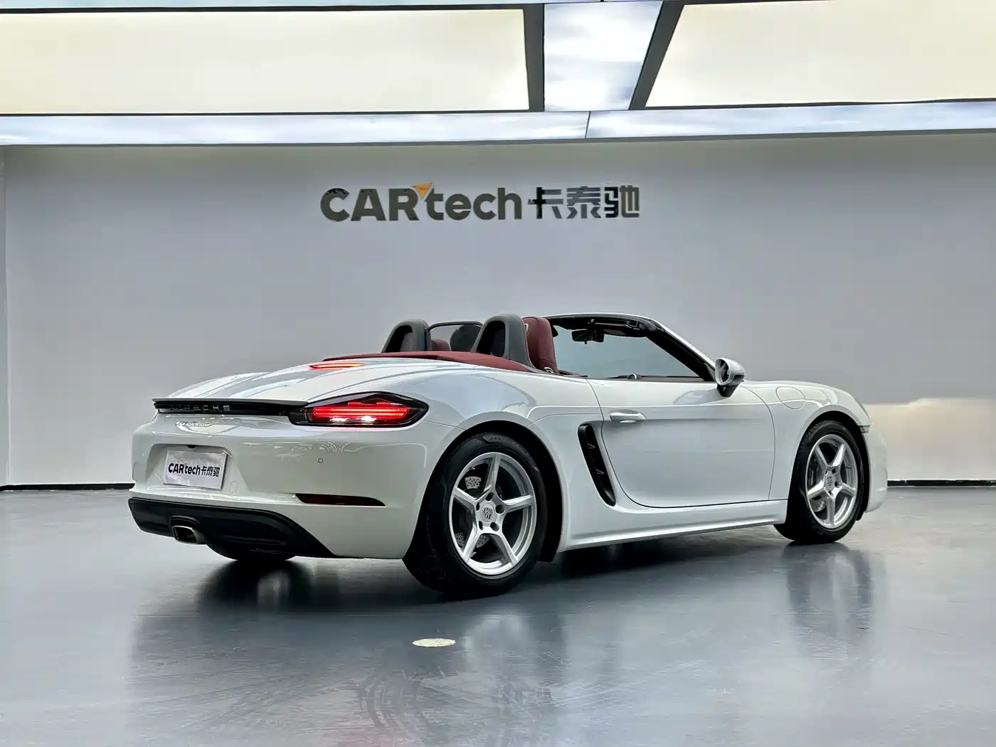 PORSCHE 718