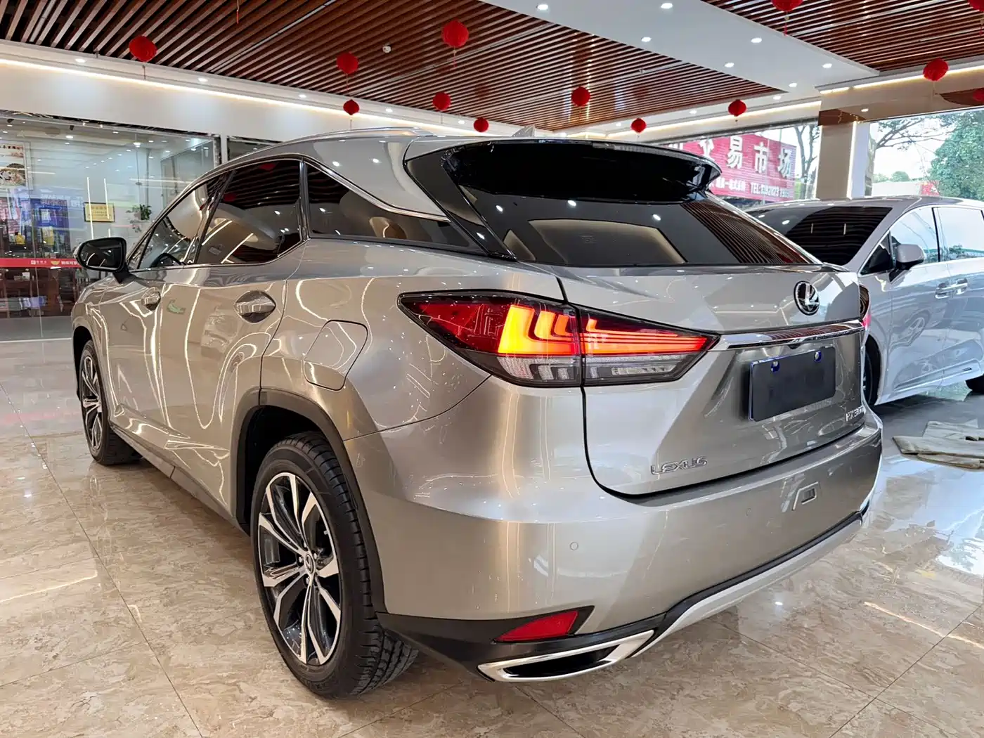 Фото 6 - Lexus RX