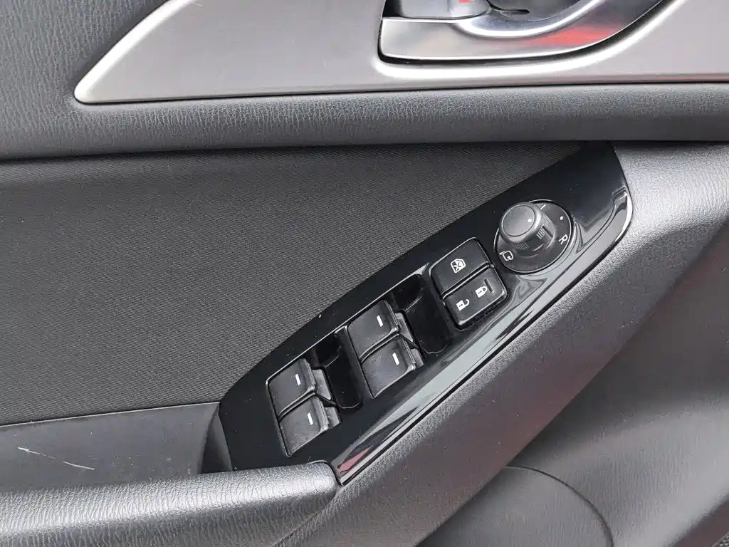 صورة 9 - Mazda Mazda 3