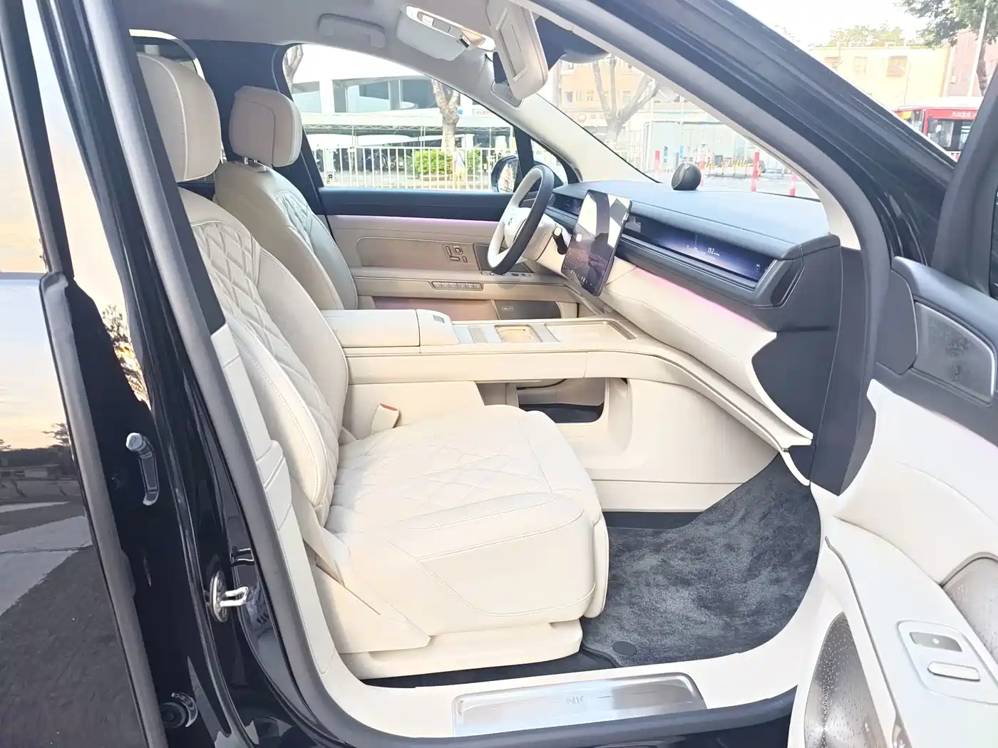 NIO ES8 2026 2025 Model 6-Seat Executive Luxury Edition