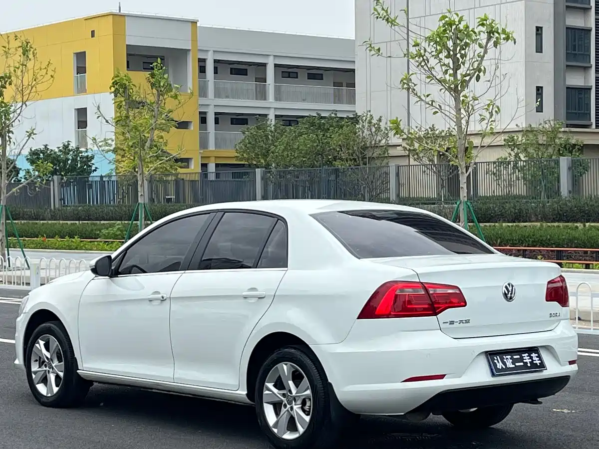 Volkswagen Bora 2014 1.6L Automatic Fashion Edition фото 5