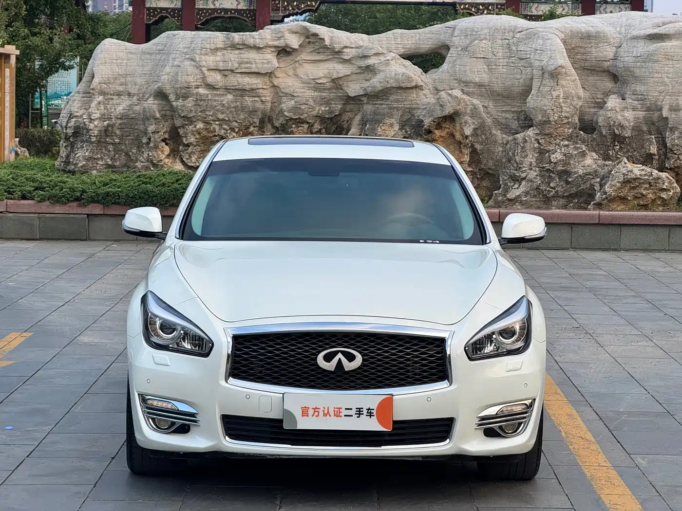 Фото 2 - Infiniti Q70