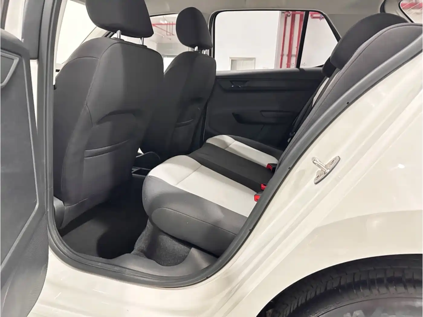 Škoda Fabia 2017 1.4L Auto Car Enjoy Edition фото 13