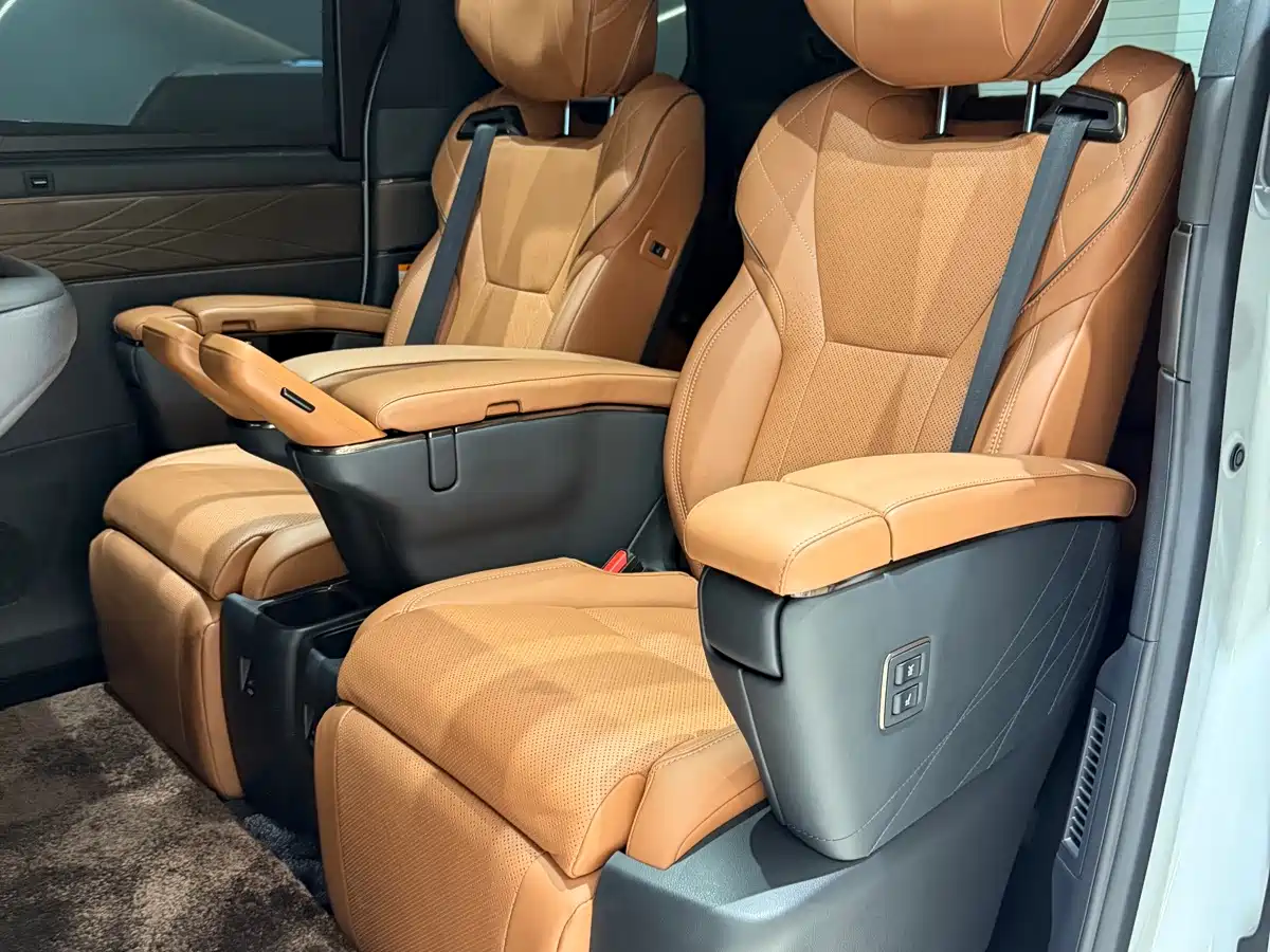 Toyota Vellfire 2025 2024 Crown Hybrid 2.5L Executive Premium Edition