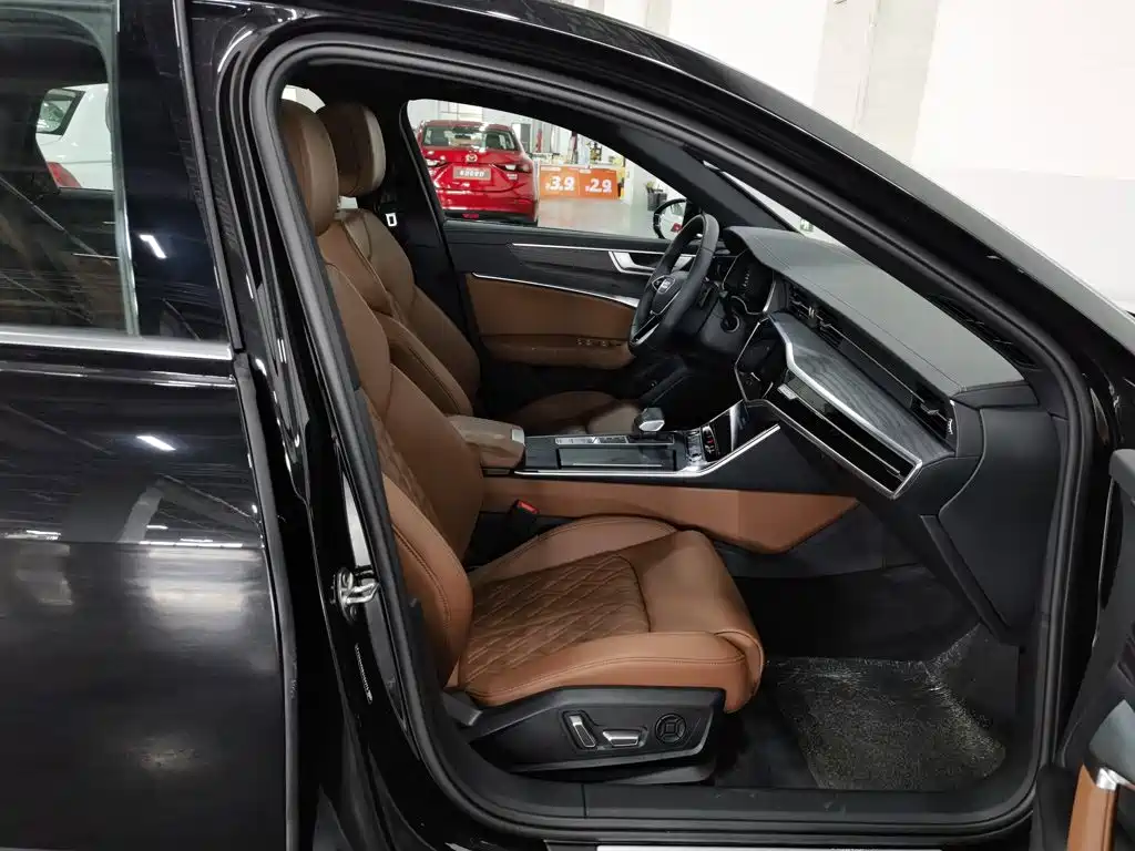 Фото 23 - Audi A6L
