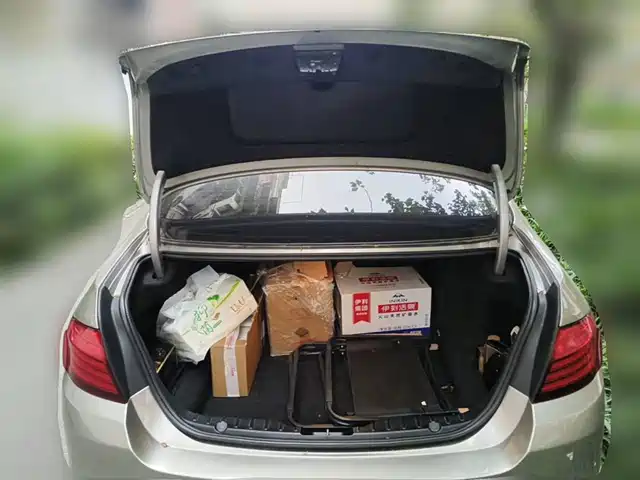 BMW 5 Series 2014 525Li Leading — фото 5