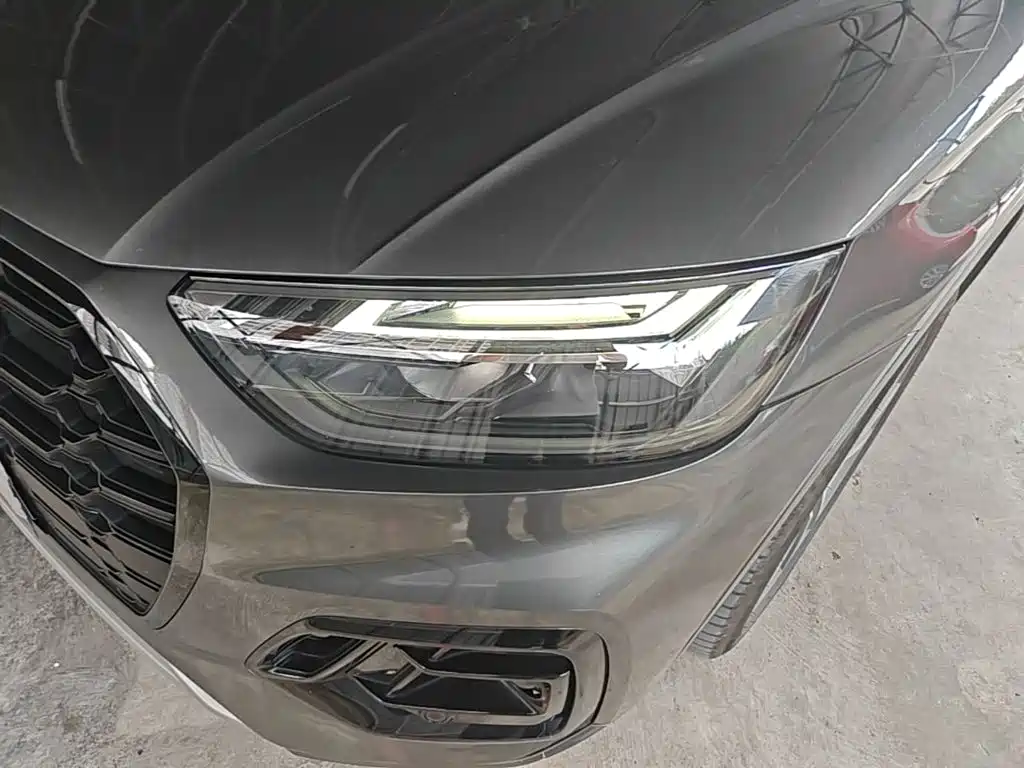 Фото 24 - Audi Q5L