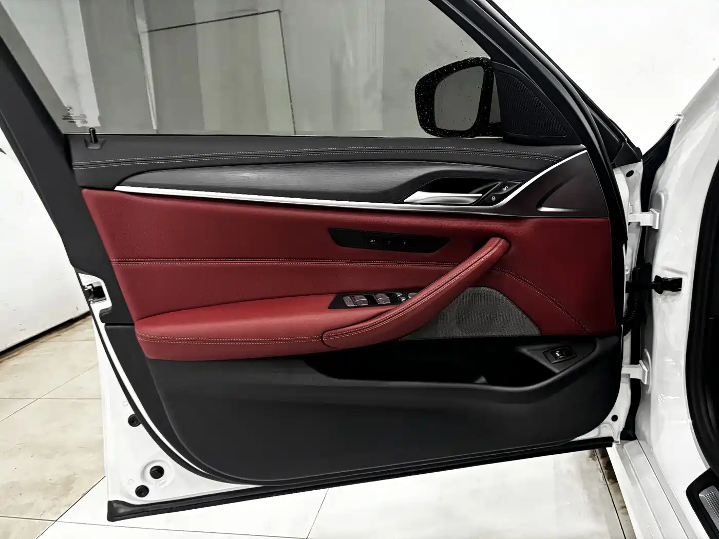 BMW 5 Series 2023 530Li Leading M Sport Package фото 10