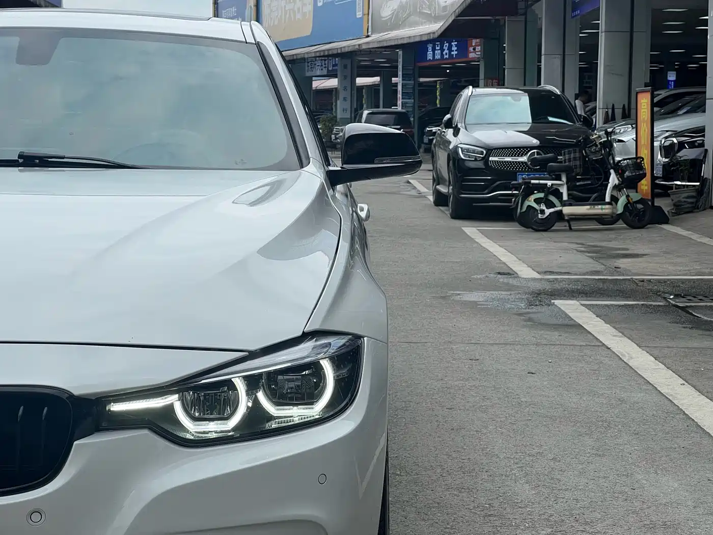 BMW 3 Series 2019 320i M Sport Black Night Edition фото 16