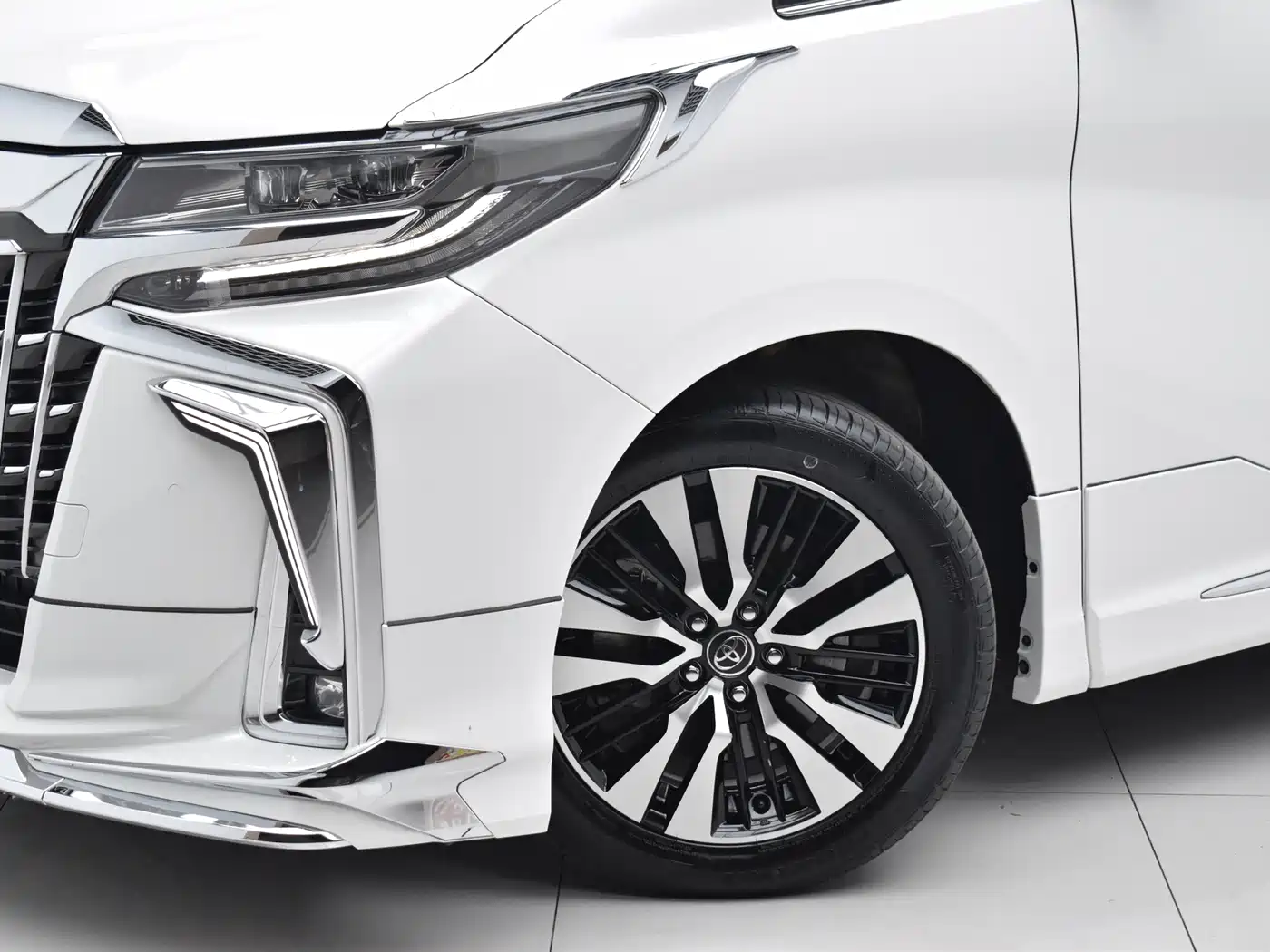 Toyota Alphard 2018 3.5L Premium фото 5