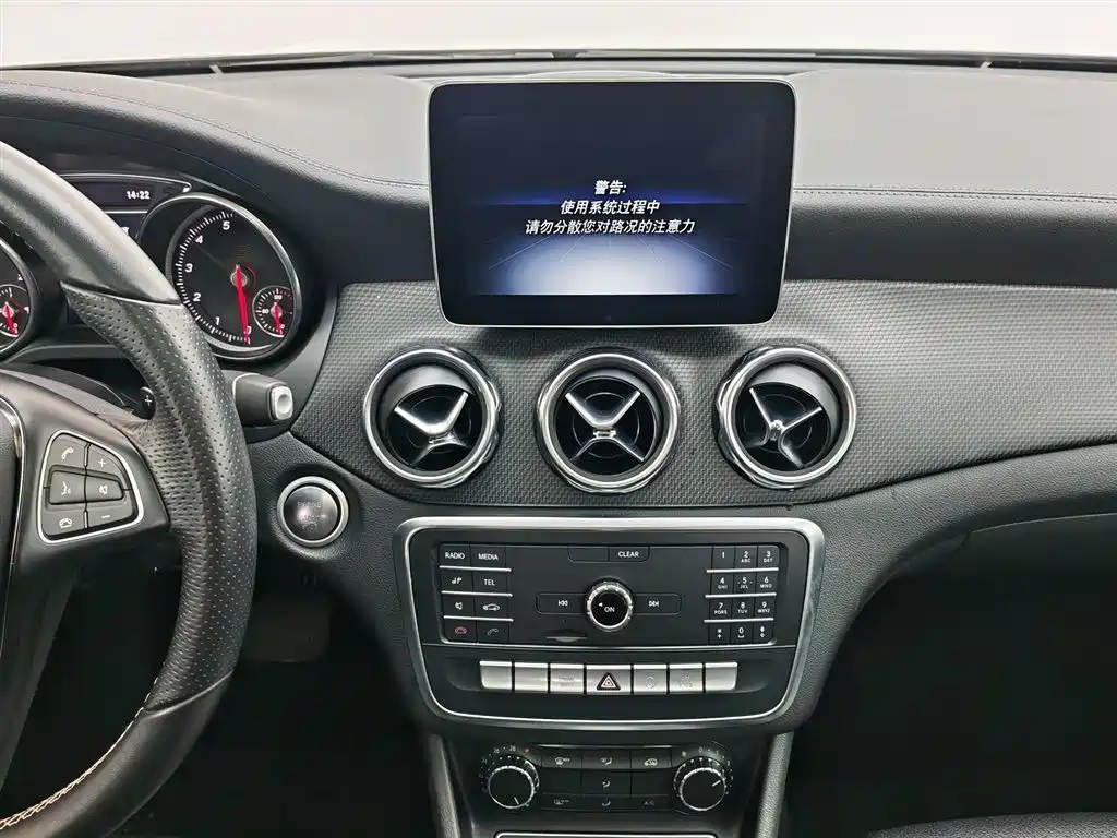Mercedes-Benz GLA 2018 GLA 200 Fashion фото 12