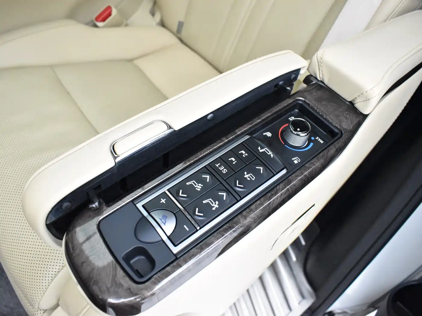 Toyota Alphard 2018 3.5L Premium фото 16