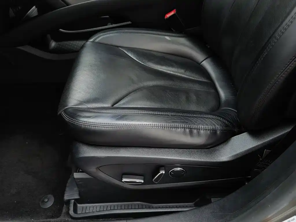 Photo 20 - Lincoln MKX