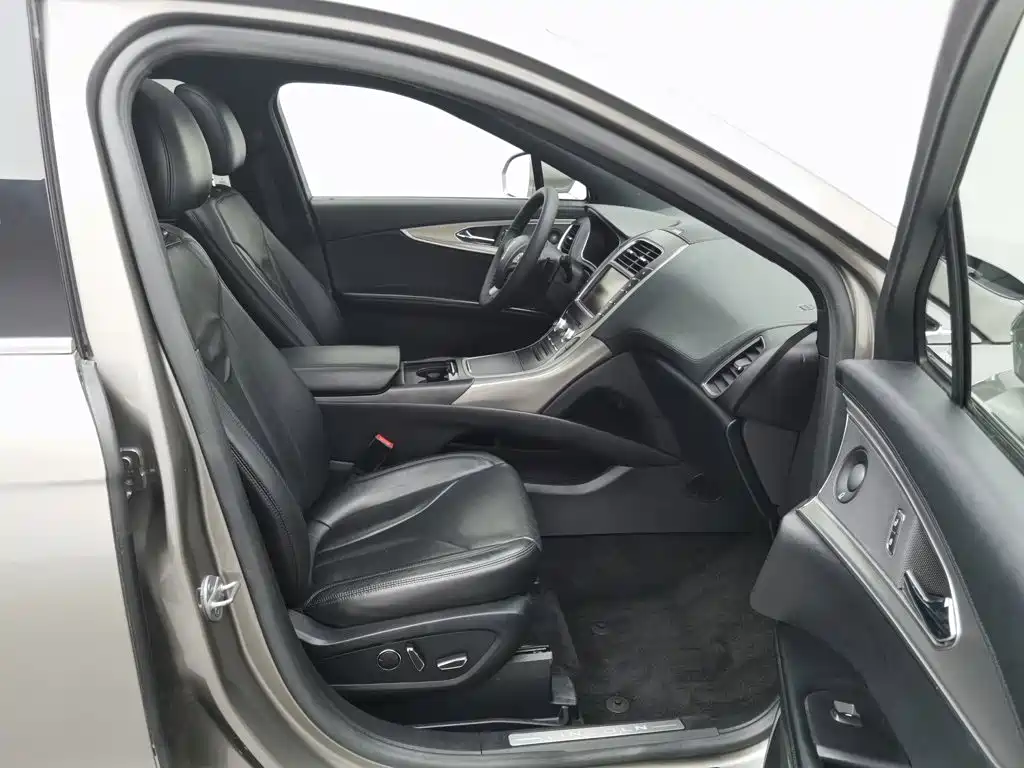 Photo 23 - Lincoln MKX