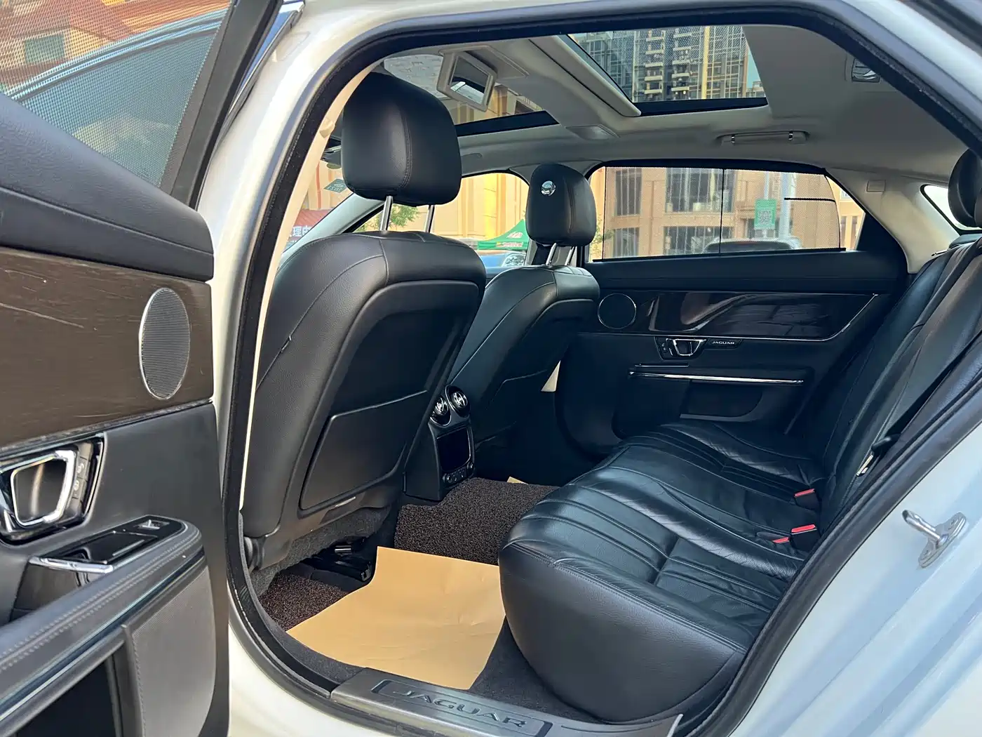 Jaguar XJ 2018 XJL 3.0 SC 2WD Elegant Business Edition фото 8