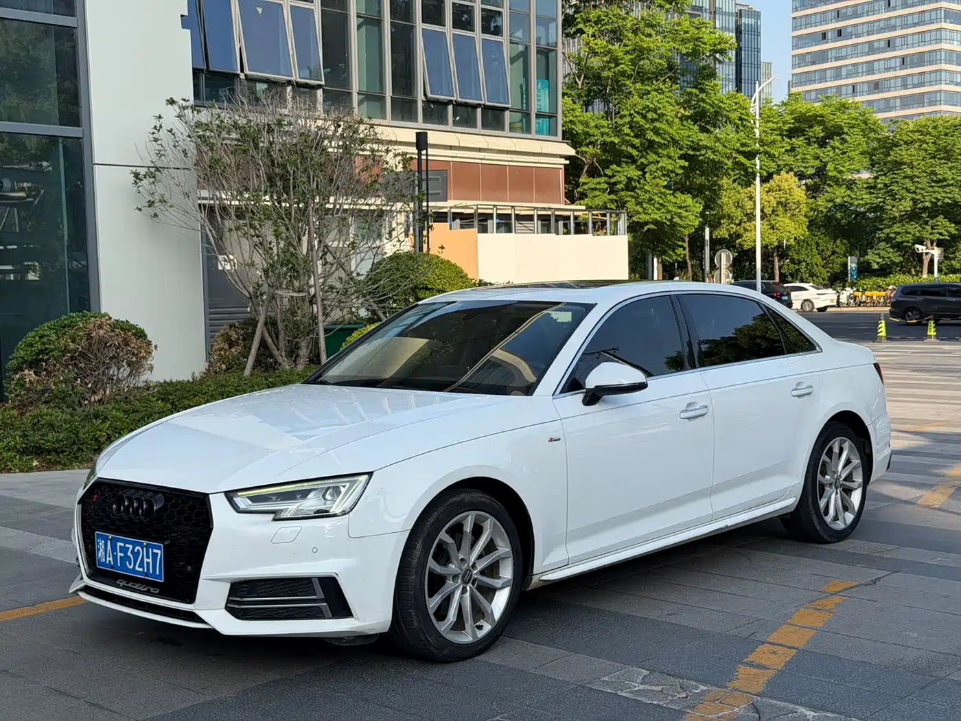 Audi A4L 2018 30th Anniversary 40 TFSI Fashion