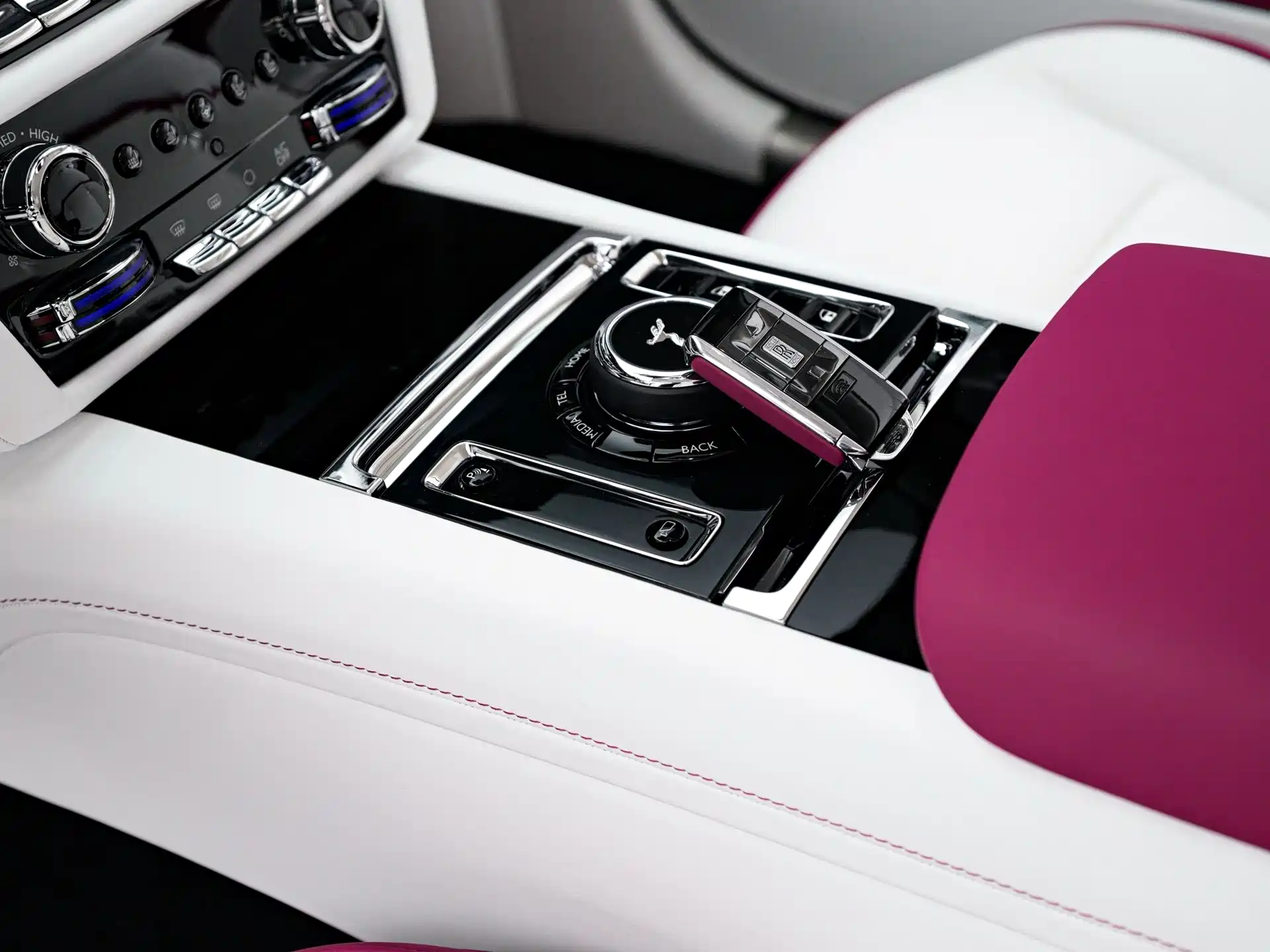 Фото 13 - Rolls-Royce Spectre