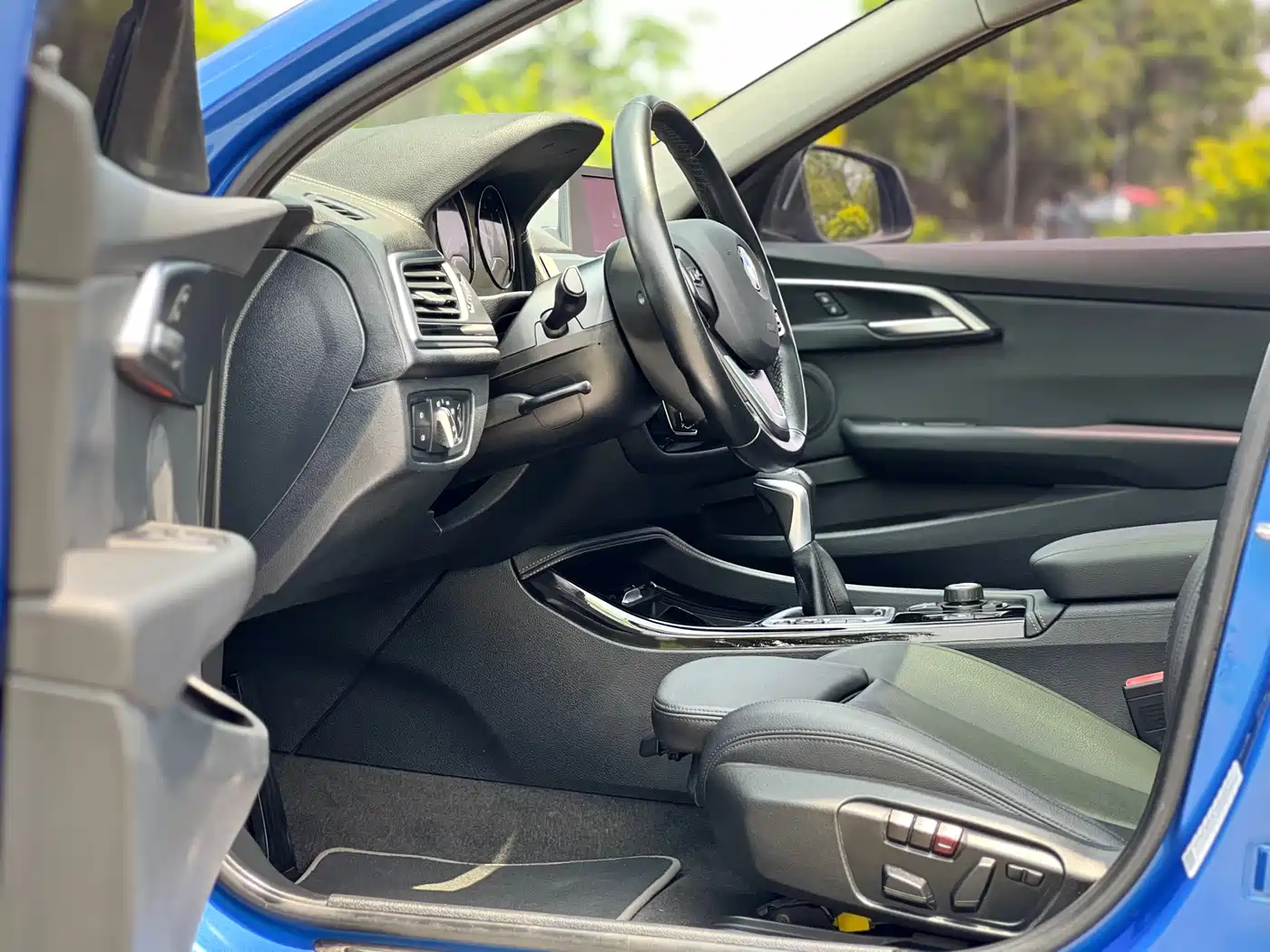 BMW 1 Series 2018 118i Sport Edition фото 8