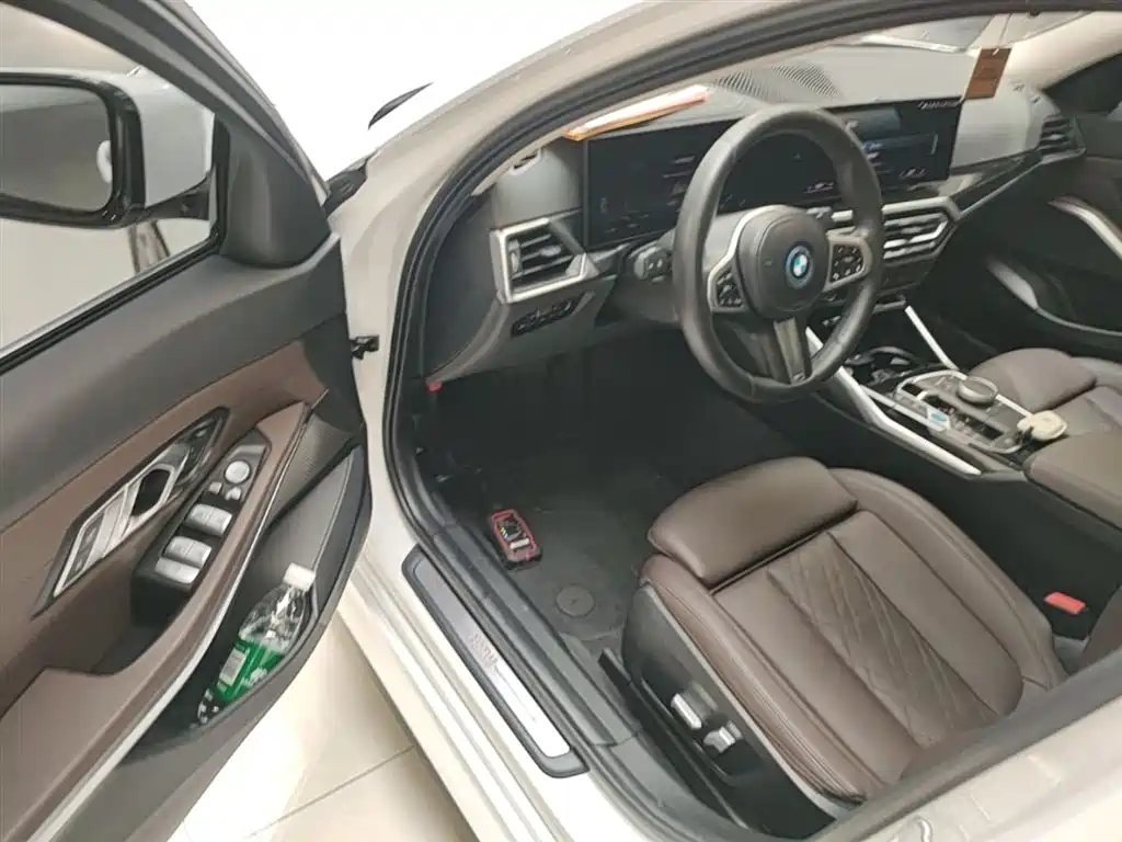 BMW i3 2022 eDrive 35 L фото 16
