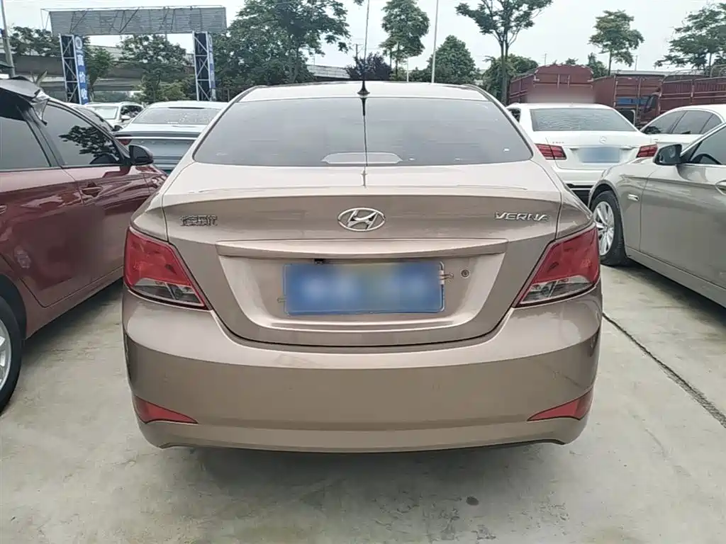 Hyundai Verna 2014 1.4L Manual Smart GLS фото 6