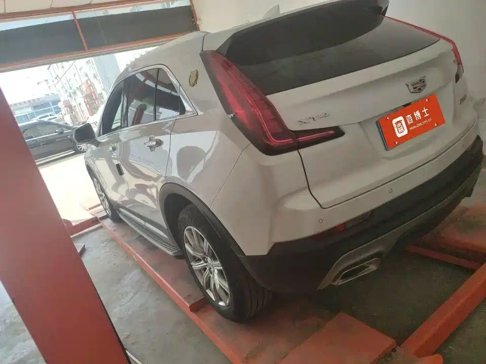 CADILLAC XT4
