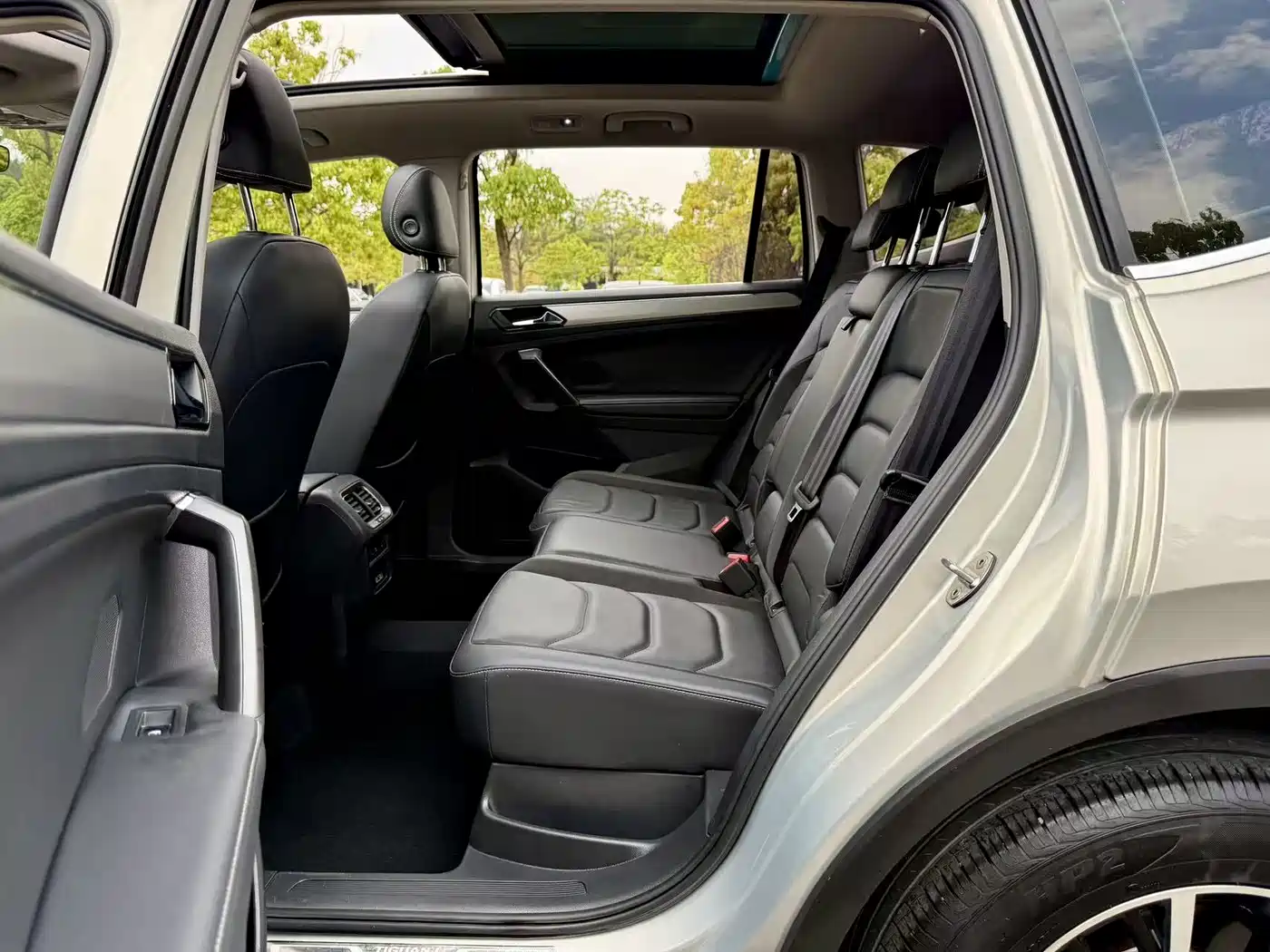 Volkswagen Tiguan L 2018 330TSI Automatic 2WD Luxury Edition фото 6