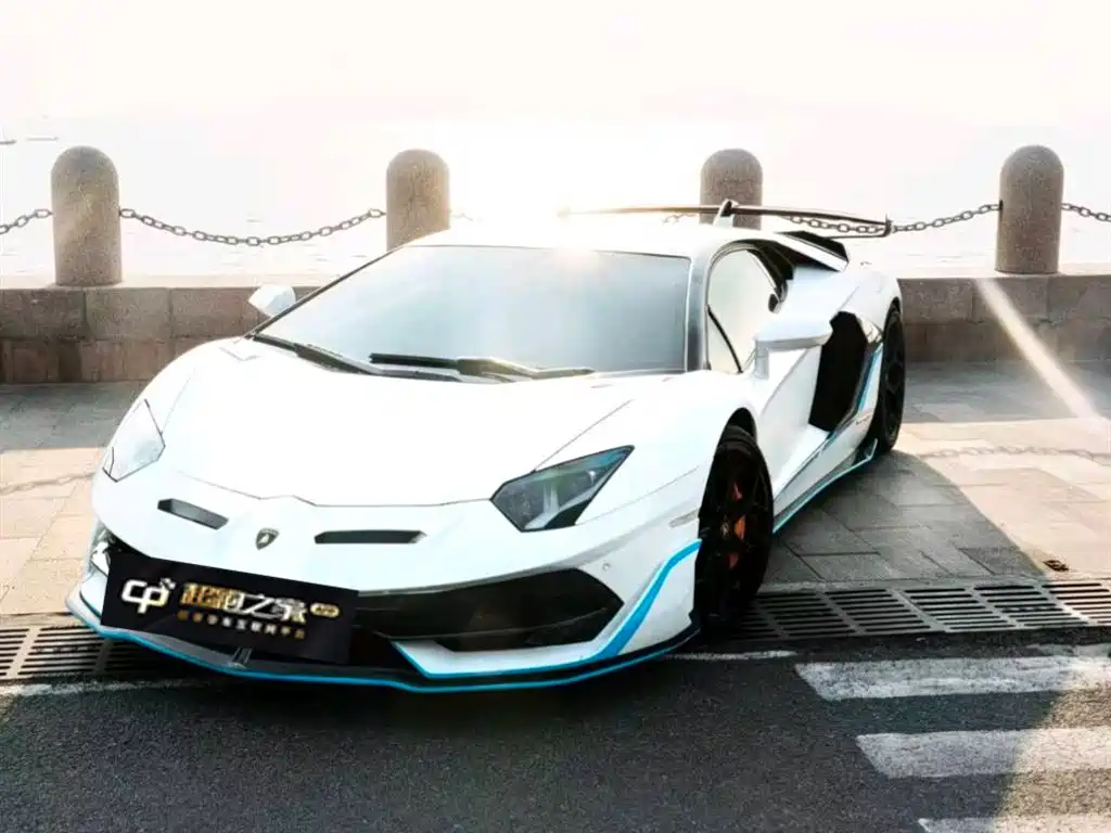 Lamborghini Aventador 2011 LP 700-4 фото 2